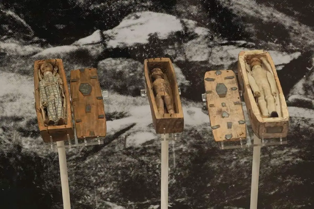 Edinburgh miniature coffins or the Burke and Hare murder dolls