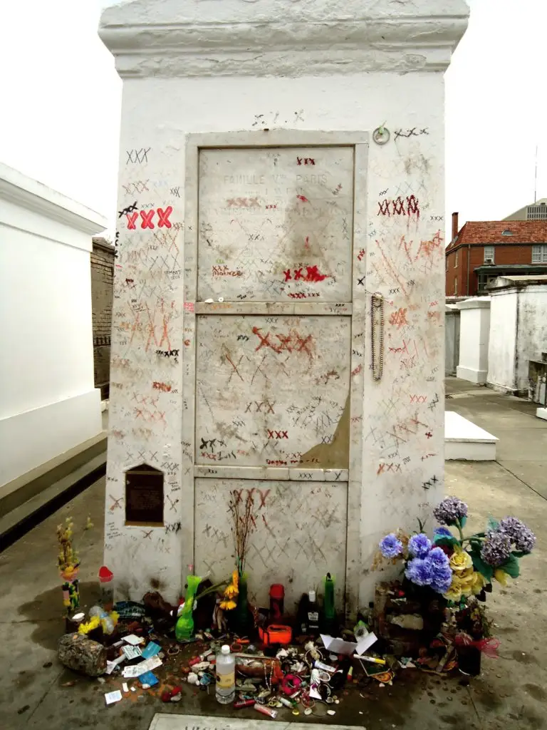 Marie Laveau tomb before conservation