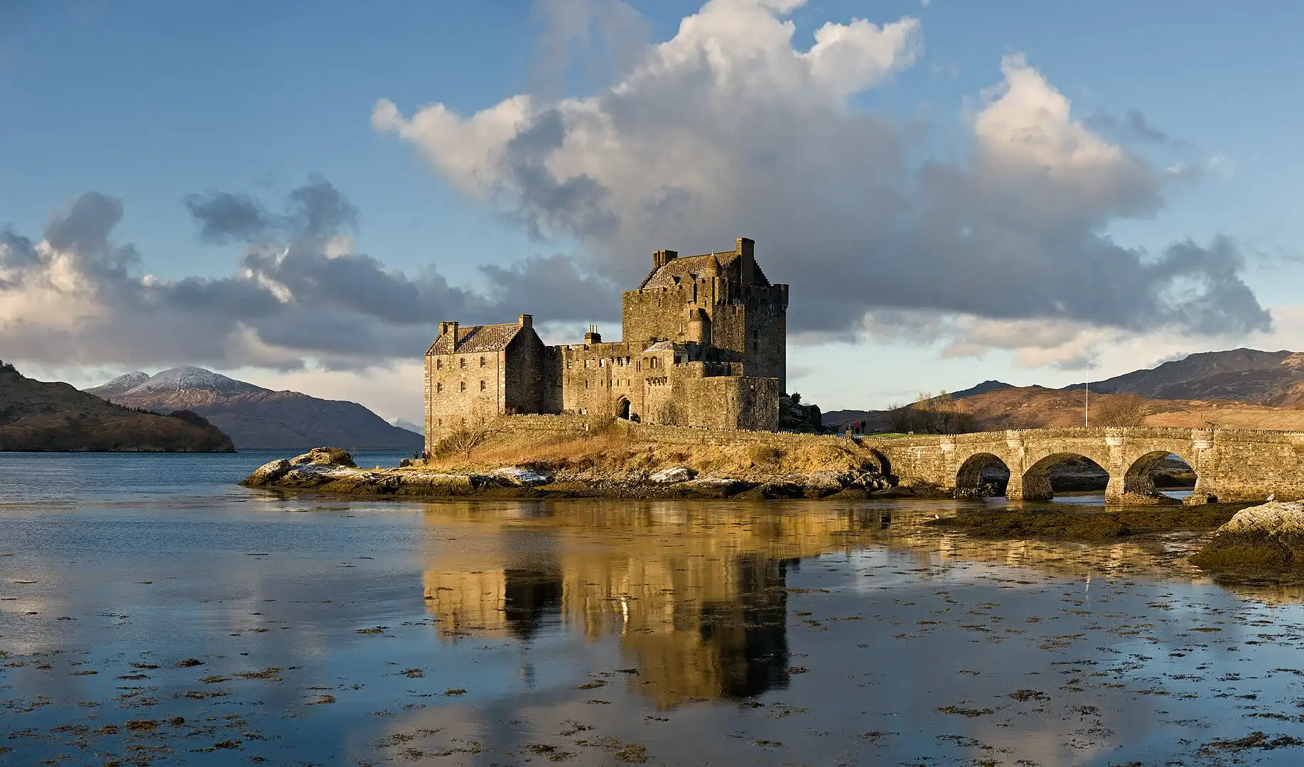 Ghosts in UK Eilean Donan Castle