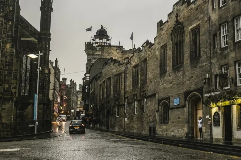 Old Town Edinburgh South Bridge and Edinburgh Ghost Tours