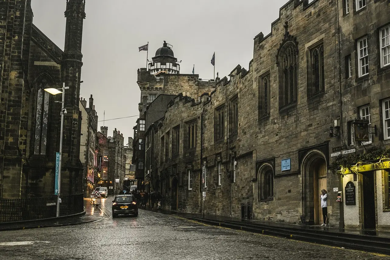 Old Town Edinburgh South Bridge and Edinburgh Ghost Tours